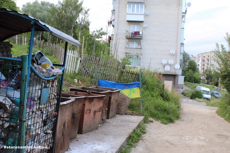 IMG_9174-Excursante-800x533 Прапор опинився на смітнику