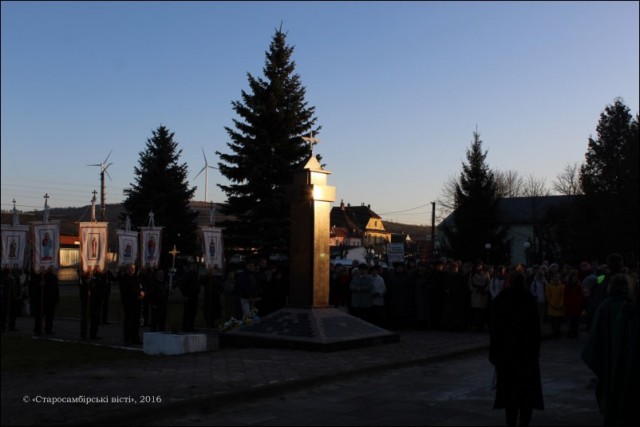 IMG_4279-800x600-640x427 В Старому Самборі вшанували День Гідності та Свободи