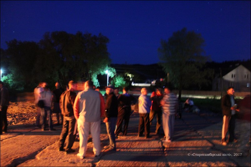 IMG_8198-800x600 Мешканці села Стрільбичі на Старосамірщині блокують дорогу, якою везуть вітрогенератори