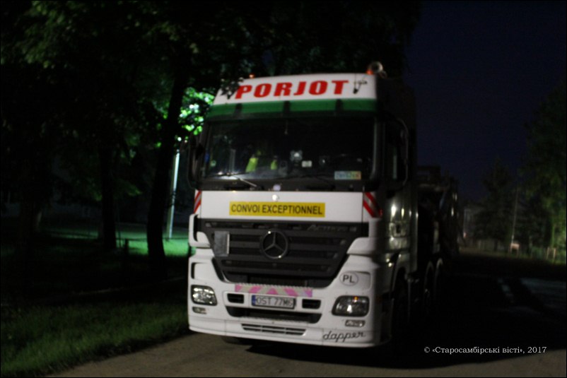 IMG_8204-800x600 Мешканці села Стрільбичі на Старосамірщині блокують дорогу, якою везуть вітрогенератори