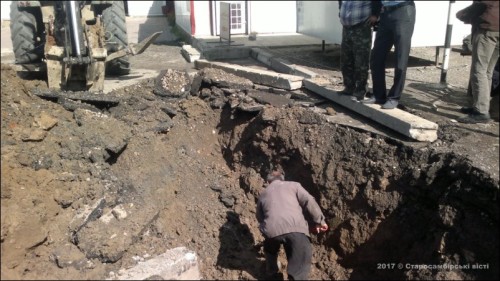 2017-09-15-443-800x600-500x281 Працівники Старосамбірського водоканалу успішно ліквідували прорив магістрального водогону на вокзальній площі (фото)