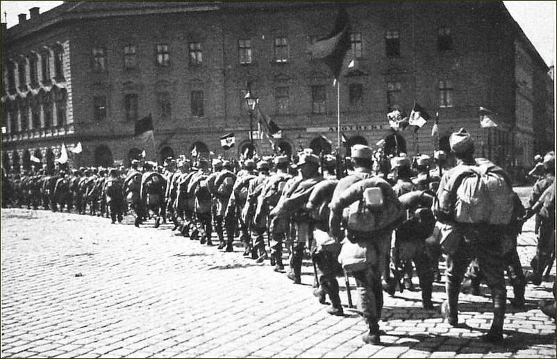 avstriytsi-zbyraiut-sia-na-front-1914-800x600-1 Хирівська битва - історичний етап битви за Галичину