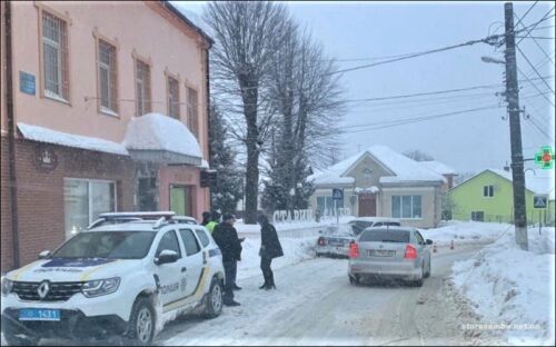 DTP-Staryy-Sambir-18022021i-800x600-Starosambirs-ki-visti-500x312 Дорожньо-транспортна пригода сталася в центрі міста Старий Самбір