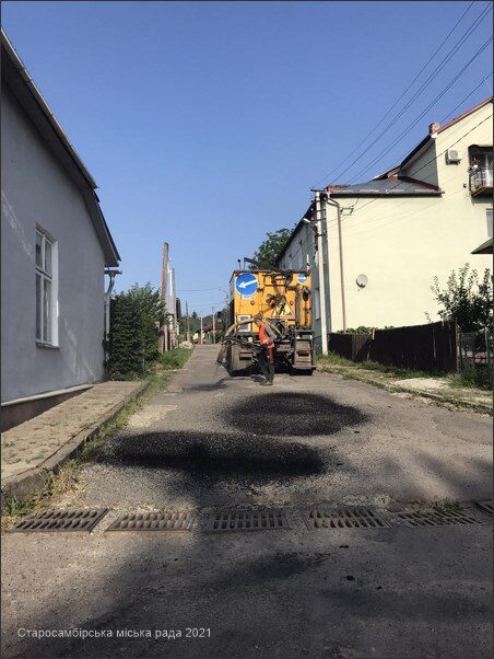 zobrazhennia_viber_2021-07-27_09-04-50-110-Starosambirs-ka-MR-452x602 В Старому Самборі проходить ямковий ремонт старих вулиць