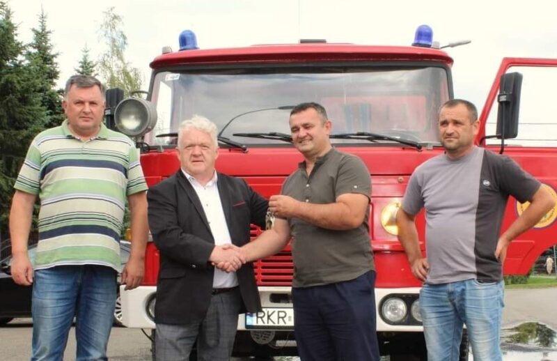 pozhezhnyy-avtomobil-800x518 Gmina Rymanow передала пожежний автомобіль для рятувальників