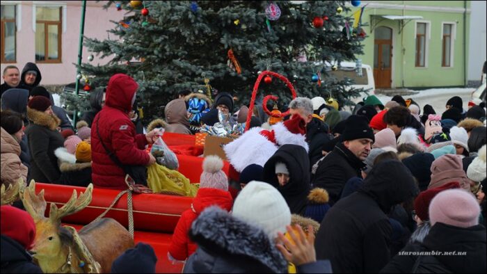 IMG_9072-Starosambirski-visti-700x394 Старий Самбір відвідав Святий Миколай!