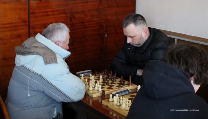 IMG_0098-Starosambirski-visti-700x402 У Старому Самборі триває шаховий турнір