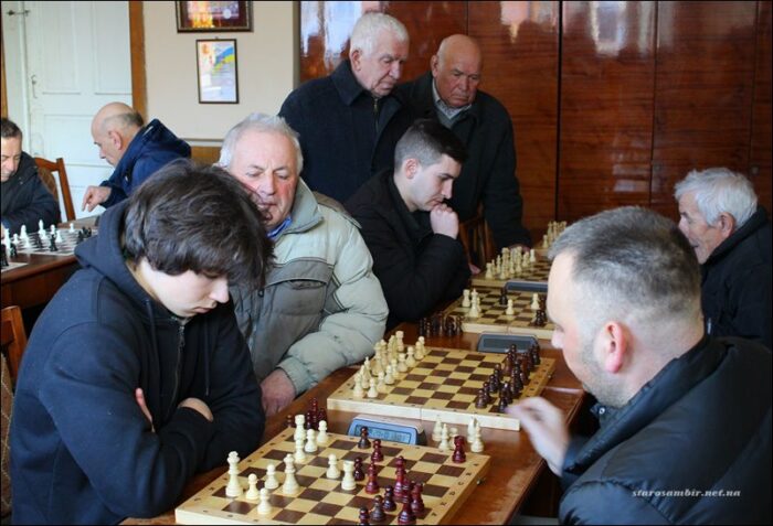 IMG_0112-Starosambirski-visti-700x477 У Старому Самборі триває шаховий турнір