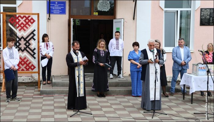 IMG_4295-Starosambirski-visti-700x401 Перший дзвоник: благословення і надія