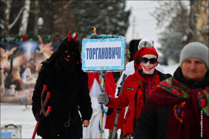 IMG_1156-Starosambirski-visti-700x467 Коляда єднає нас: відео фестивалю вертепів