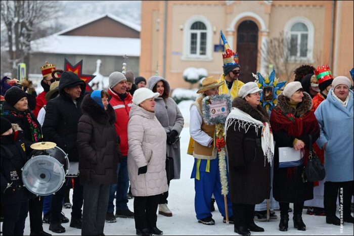 IMG_1183-Starosambirski-visti-700x467 Коляда єднає нас: відео фестивалю вертепів