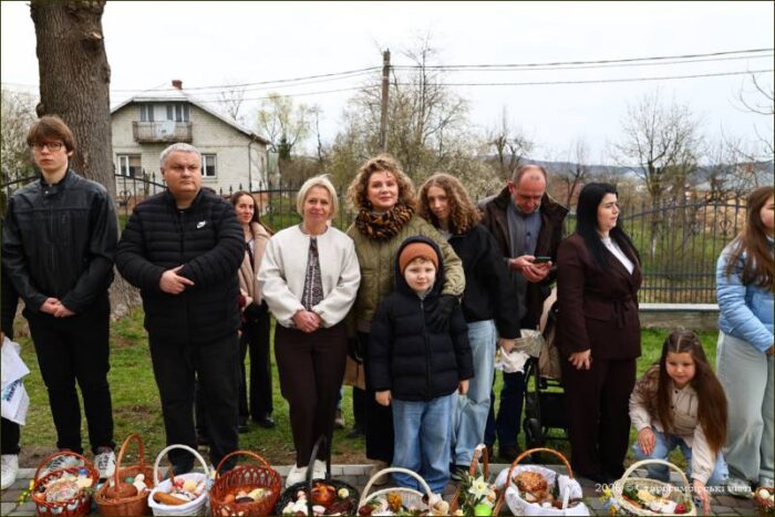 IMG_4981-starosambir.net_.ua_-700x467 У Старому Самборі парафіяни освятили великодні кошики