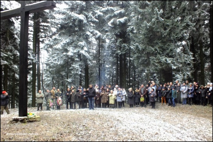 DSCF2150-2-Excursante-744x497 Фото панахиди на горі Острогірка 30 листопада 2014 року