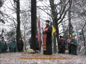 IMG_0410-800x600-300x225 Фото панахиди на горі Острогірка 30 листопада 2014 року