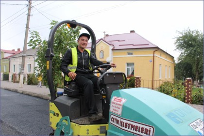 IMG_1329-1024x768-420x281 Другий шар нової дороги вже в Старому Самборі