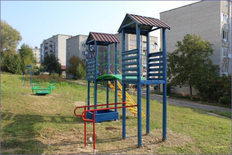 IMG_1340-1024x768-744x497 В райцентрі нові дитячі майданчики та пасажирські зупинки