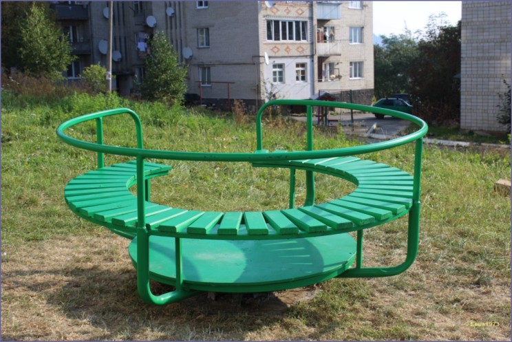 IMG_1341-1024x768-744x497 В райцентрі нові дитячі майданчики та пасажирські зупинки